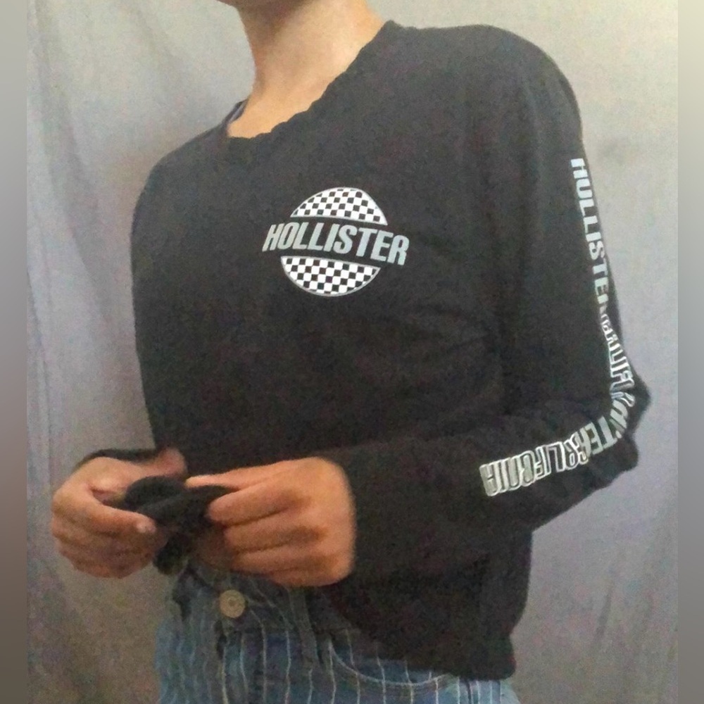 Hollister NWT black long sleeve tee, small